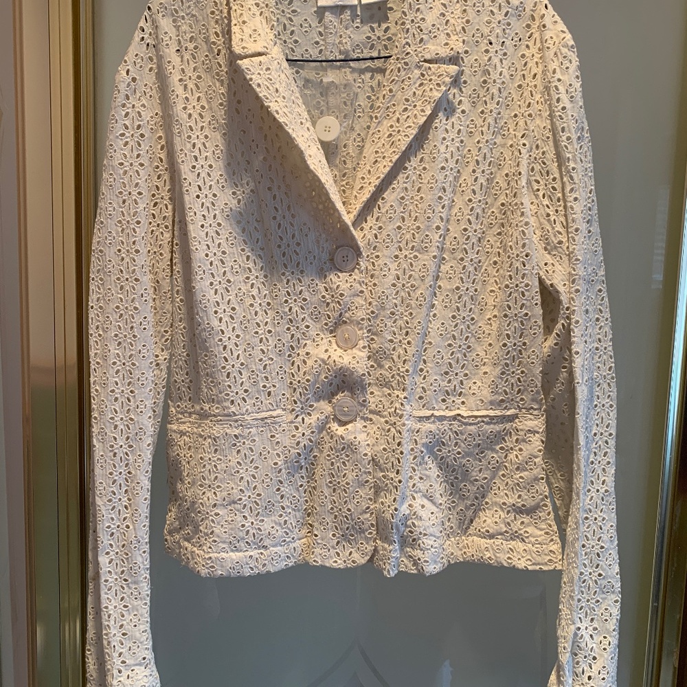 JACKET EYELET NEWPORT NEWS BEIGE POCKETS BOTTON DOWN COLLAR LONG SLEEVE SIZE 8